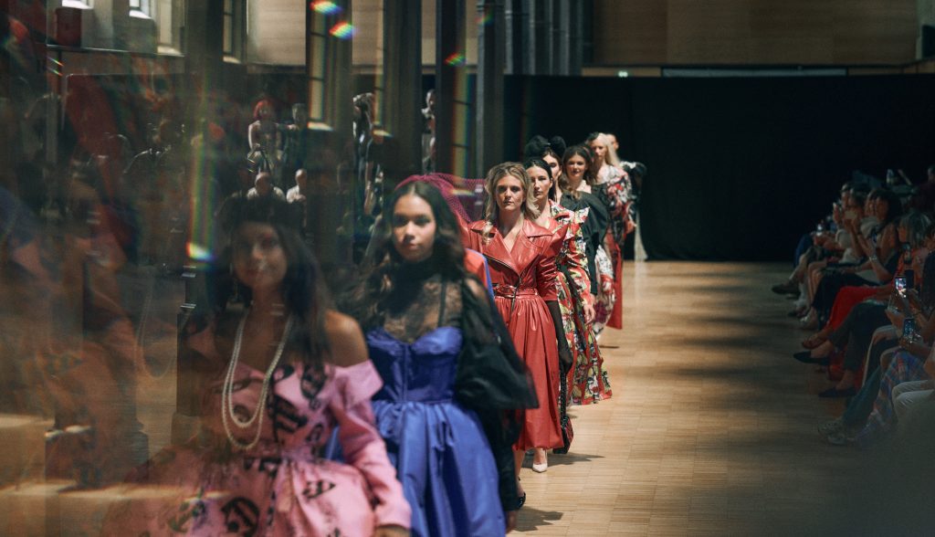 FASHION, ART AND INTERNATIONAL DIALOGUE IN THE HEART OF PARIS