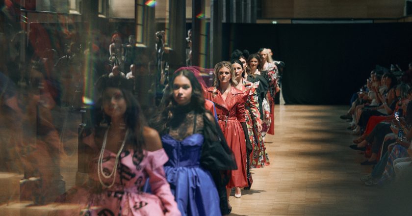 FASHION, ART AND INTERNATIONAL DIALOGUE IN THE HEART OF PARIS
